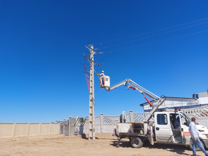 Connecting the power post to the network