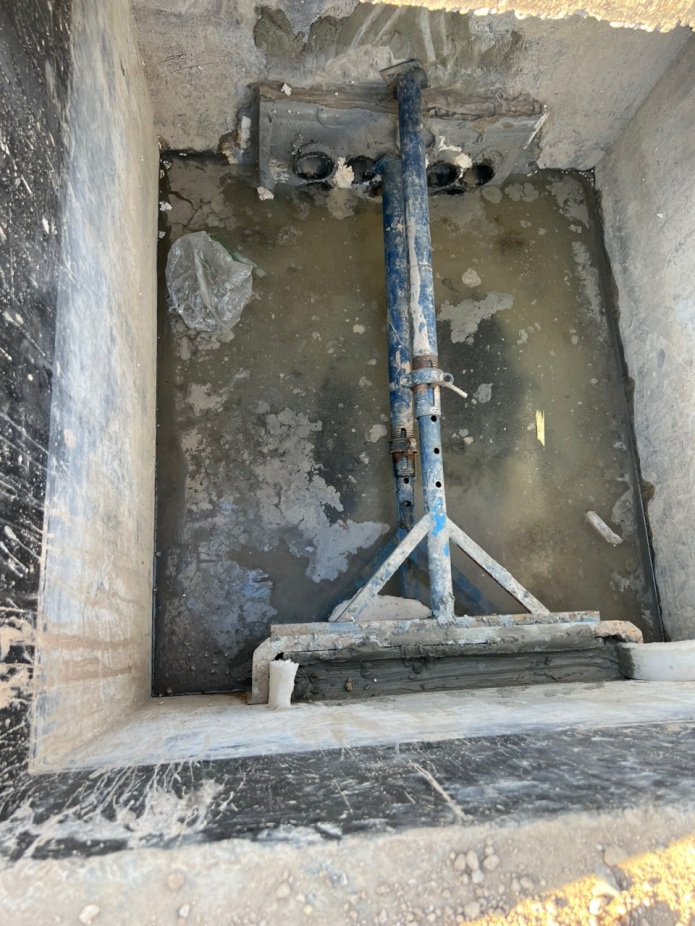 Cleaning and sealing manholes