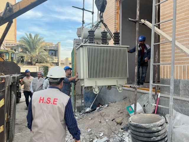 Installing the transformer in the power station